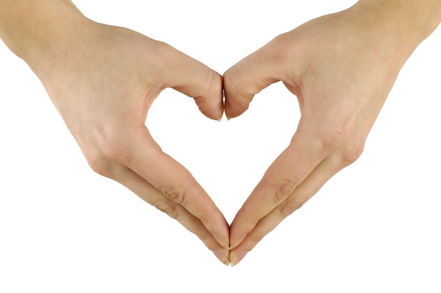 Manos formando un corazón